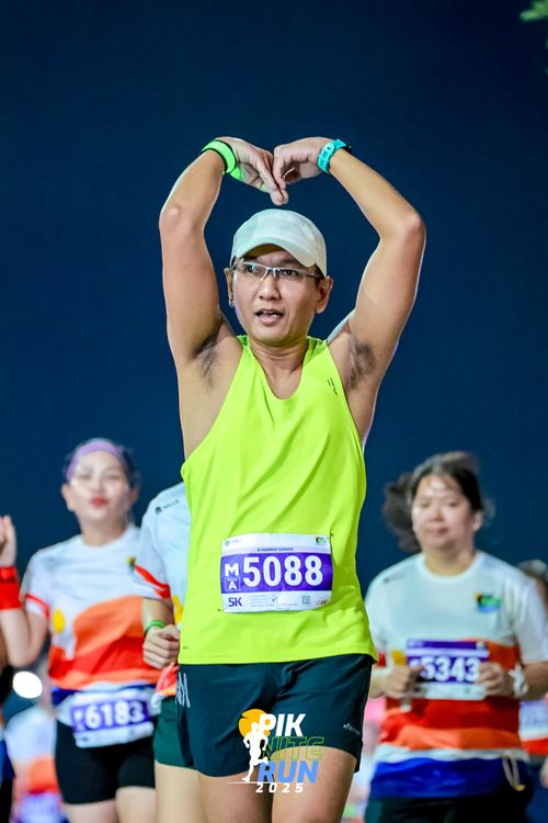 Race photo from PIK NITE RUN 2025