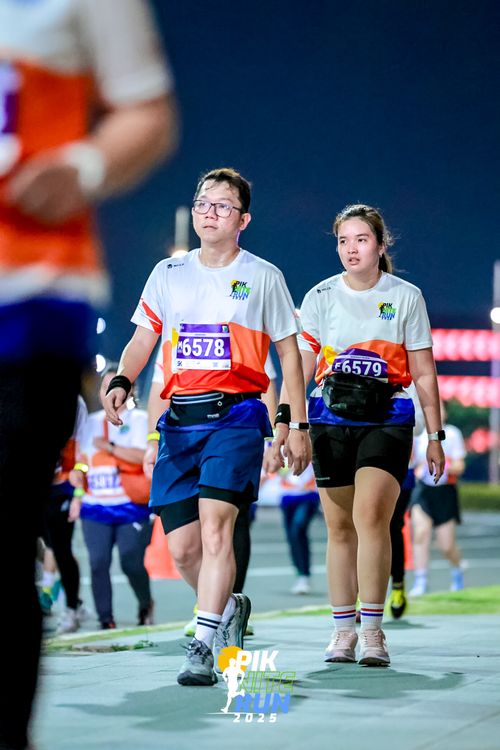 Race photo from PIK NITE RUN 2025