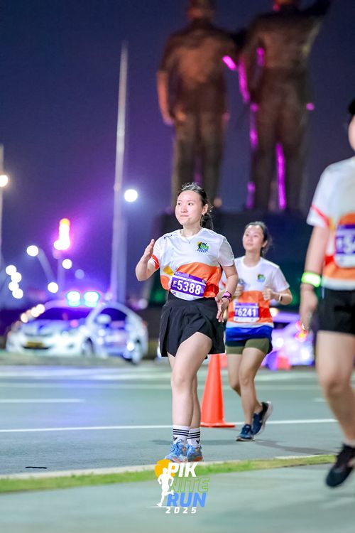 Race photo from PIK NITE RUN 2025