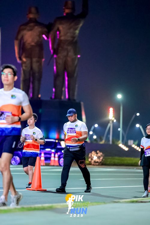 Race photo from PIK NITE RUN 2025