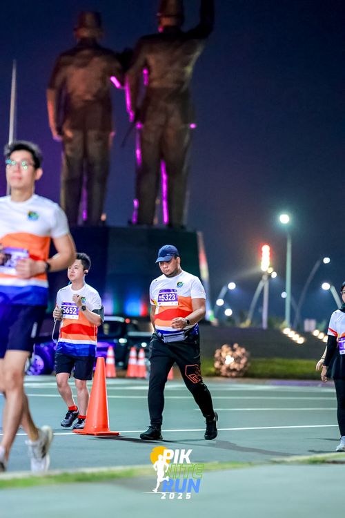 Race photo from PIK NITE RUN 2025