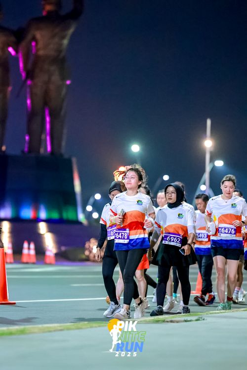 Race photo from PIK NITE RUN 2025