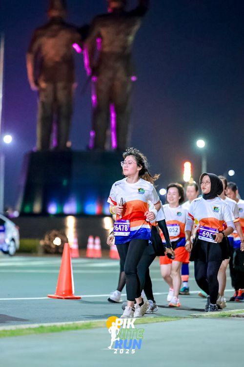 Race photo from PIK NITE RUN 2025