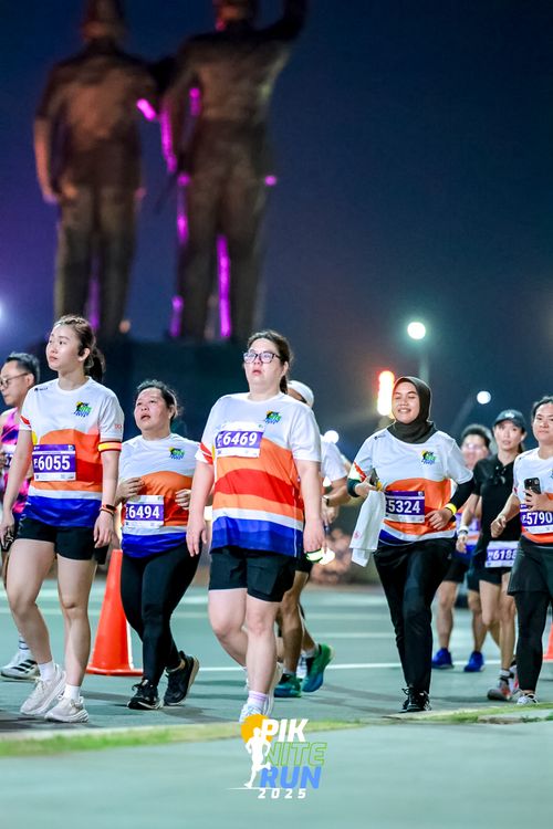 Race photo from PIK NITE RUN 2025