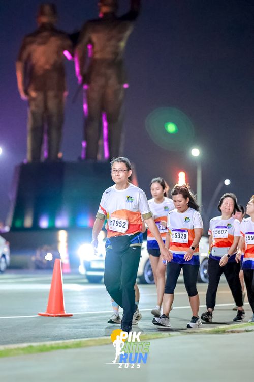 Race photo from PIK NITE RUN 2025