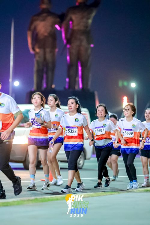 Race photo from PIK NITE RUN 2025