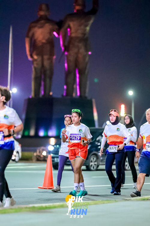 Race photo from PIK NITE RUN 2025