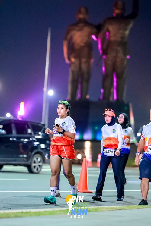 Race photo from PIK NITE RUN 2025