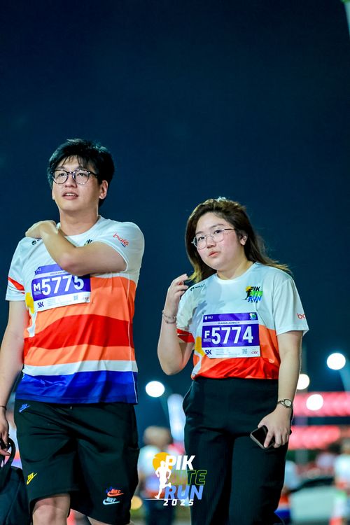Race photo from PIK NITE RUN 2025