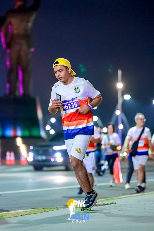 Race photo from PIK NITE RUN 2025