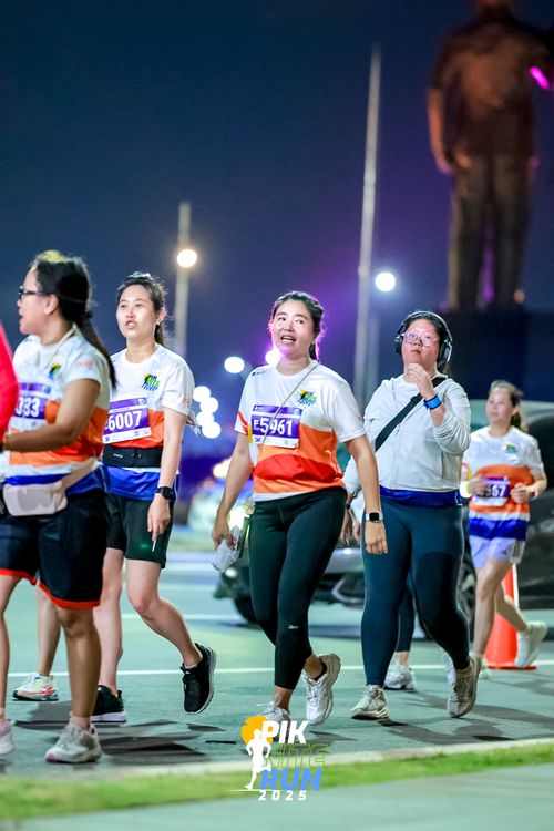 Race photo from PIK NITE RUN 2025