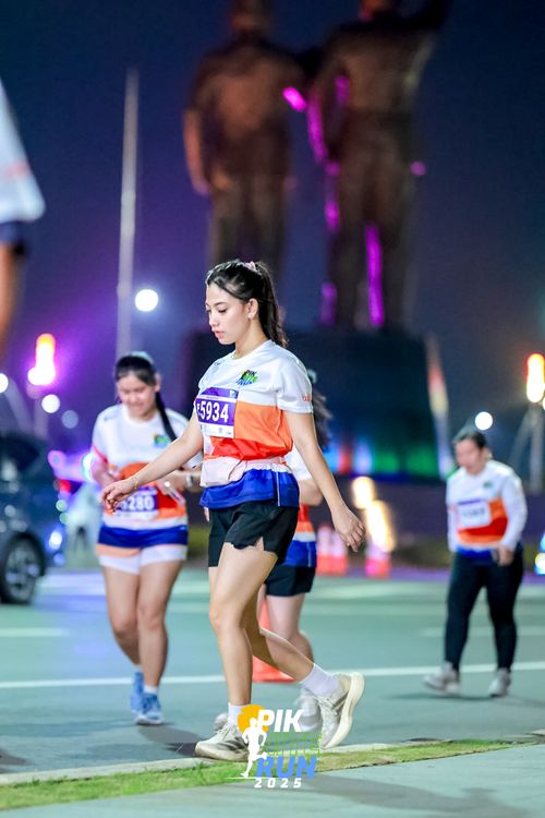 Race photo from PIK NITE RUN 2025