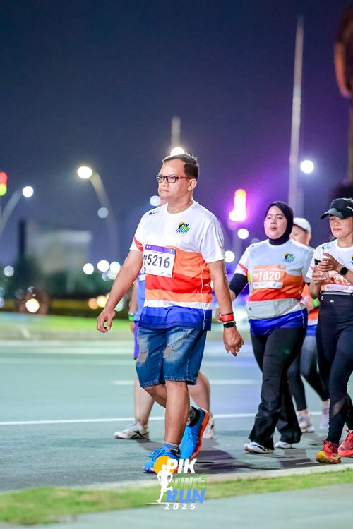 Race photo from PIK NITE RUN 2025
