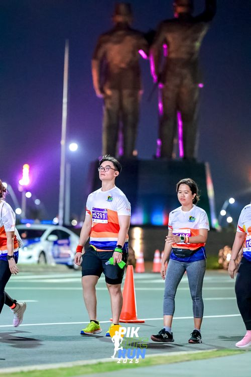 Race photo from PIK NITE RUN 2025