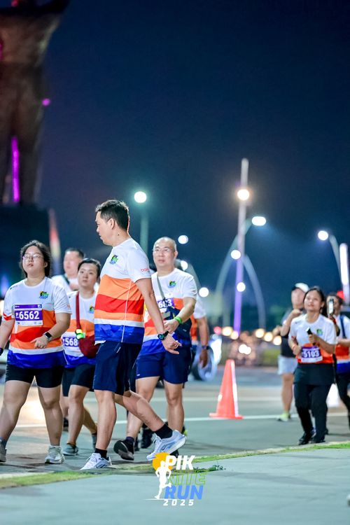 Race photo from PIK NITE RUN 2025