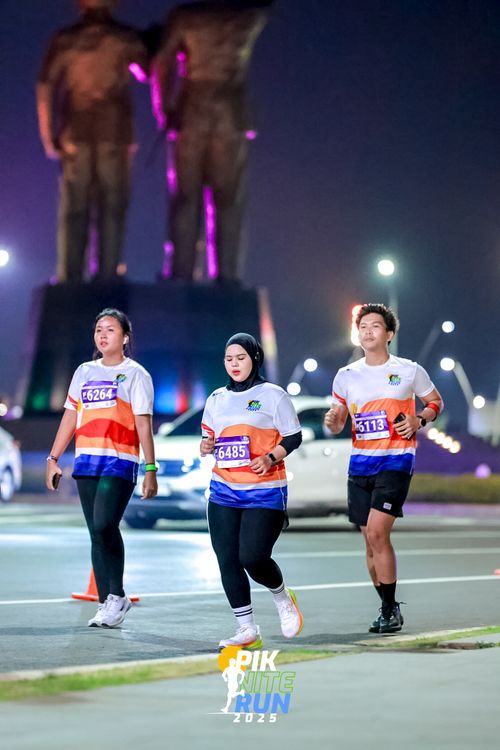 Race photo from PIK NITE RUN 2025