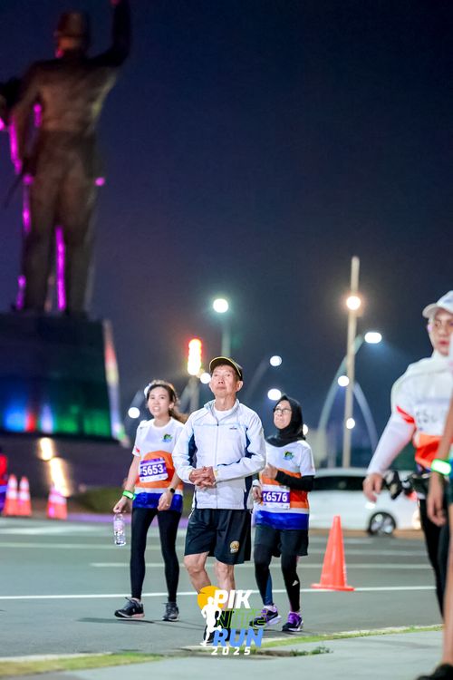 Race photo from PIK NITE RUN 2025