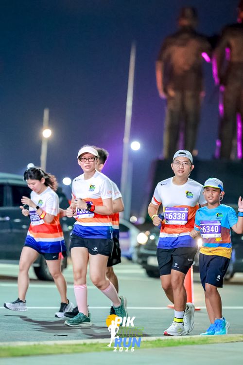 Race photo from PIK NITE RUN 2025