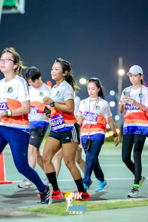 Race photo from PIK NITE RUN 2025