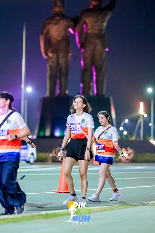 Race photo from PIK NITE RUN 2025