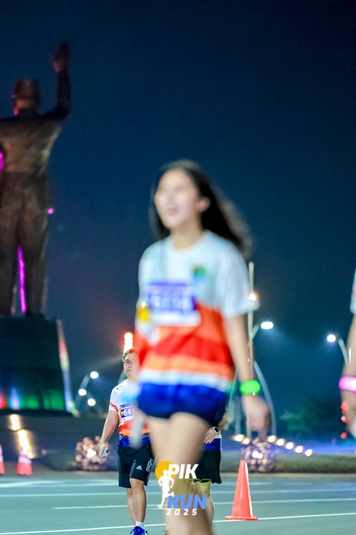 Race photo from PIK NITE RUN 2025