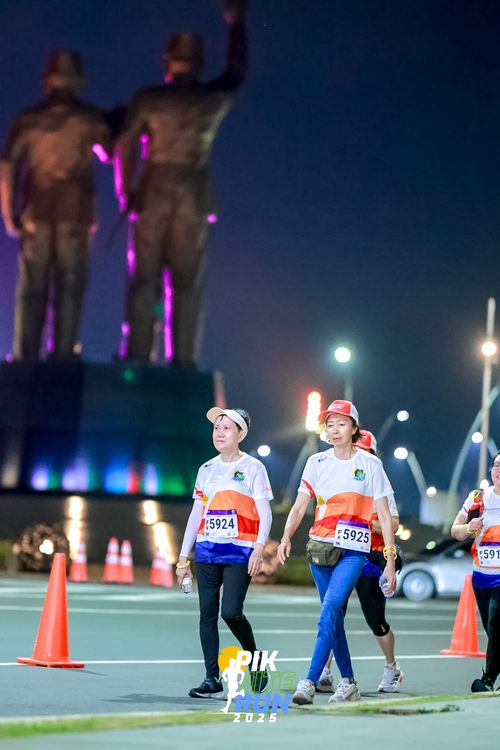 Race photo from PIK NITE RUN 2025