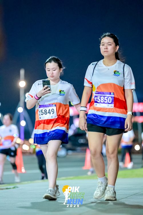 Race photo from PIK NITE RUN 2025