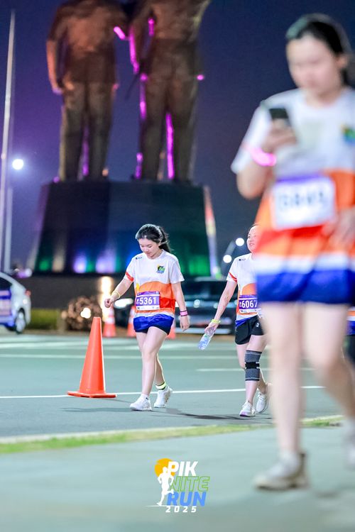 Race photo from PIK NITE RUN 2025