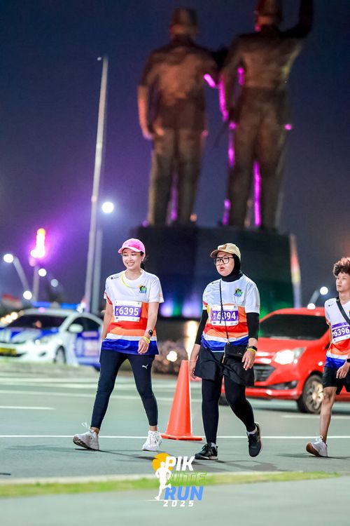 Race photo from PIK NITE RUN 2025