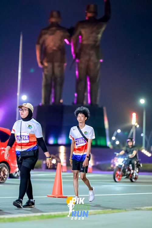 Race photo from PIK NITE RUN 2025