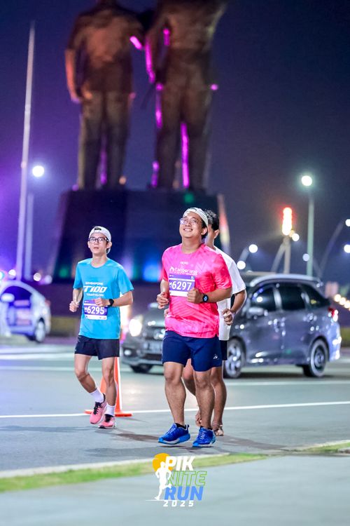 Race photo from PIK NITE RUN 2025