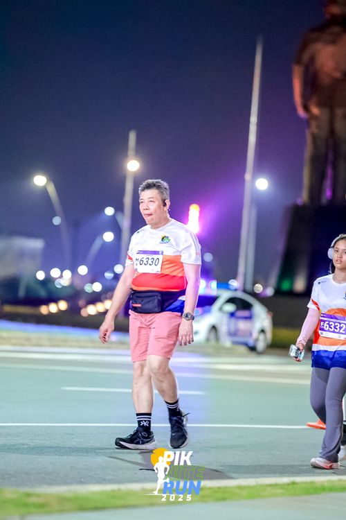 Race photo from PIK NITE RUN 2025