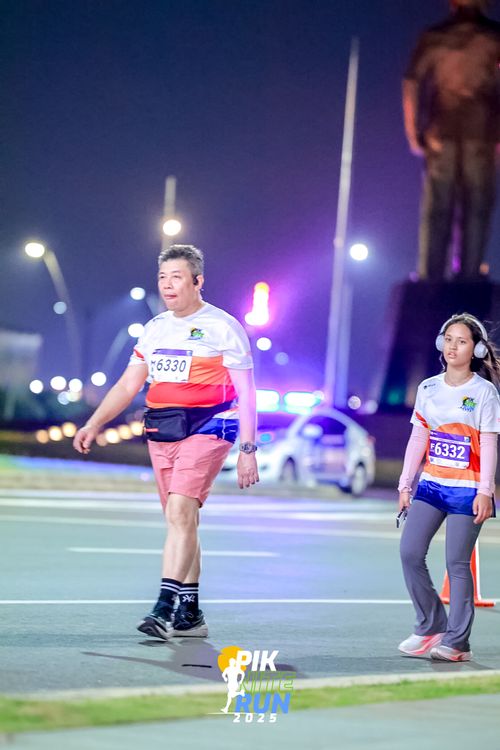 Race photo from PIK NITE RUN 2025
