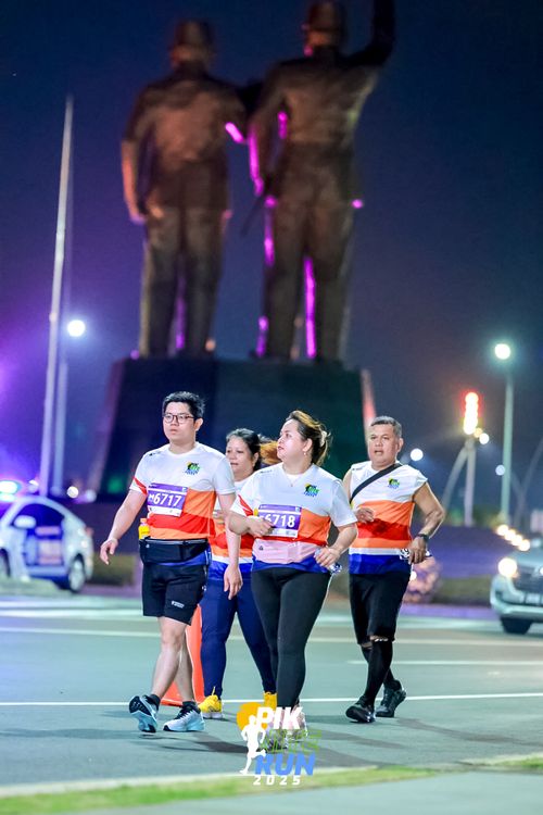 Race photo from PIK NITE RUN 2025