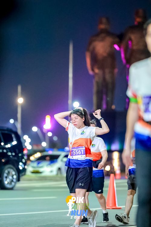 Race photo from PIK NITE RUN 2025