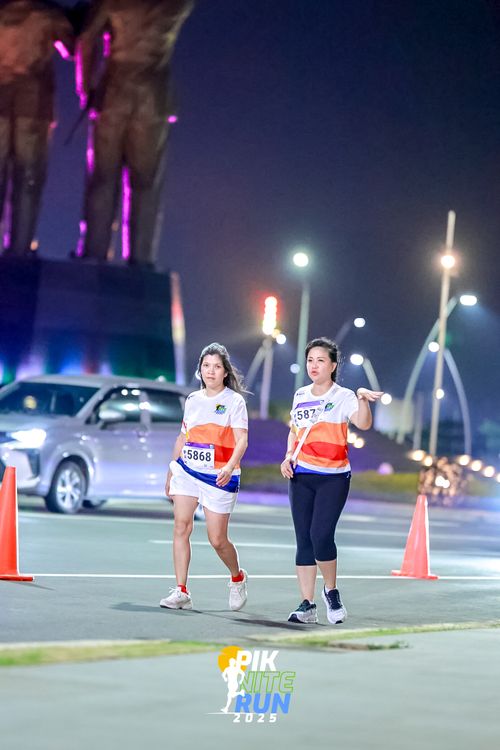Race photo from PIK NITE RUN 2025