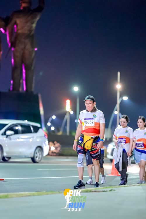 Race photo from PIK NITE RUN 2025