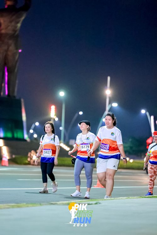 Race photo from PIK NITE RUN 2025