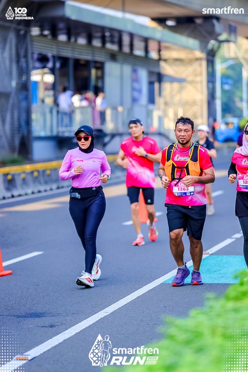 Race photo from Smartfren Run 2025 