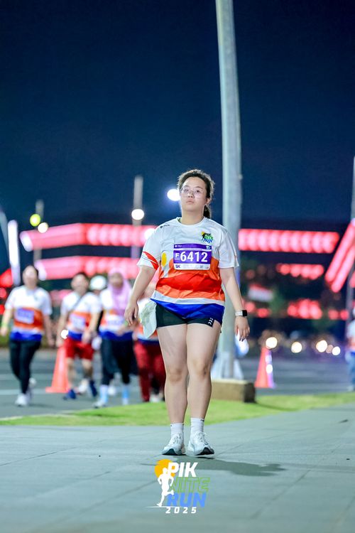 Race photo from PIK NITE RUN 2025