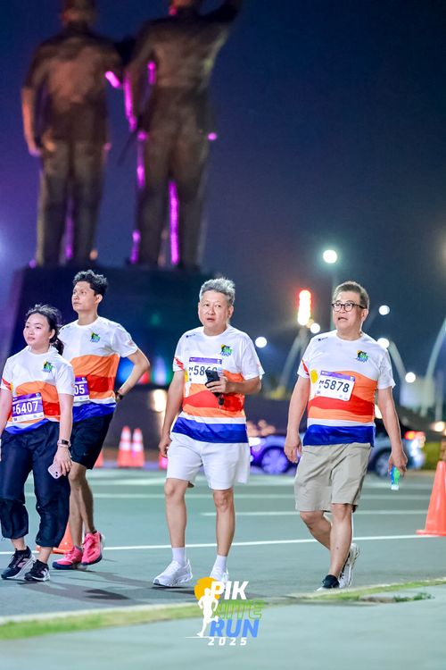 Race photo from PIK NITE RUN 2025