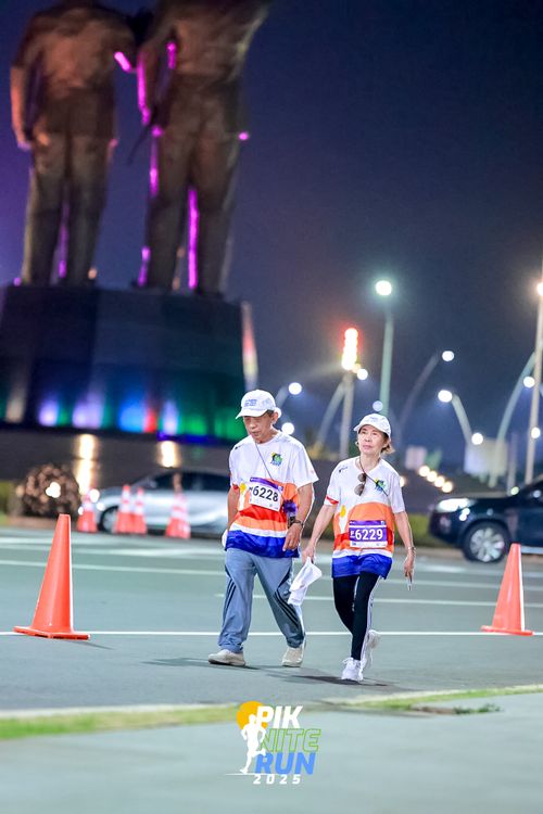 Race photo from PIK NITE RUN 2025