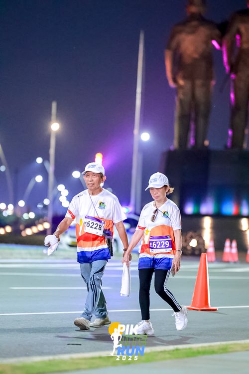 Race photo from PIK NITE RUN 2025