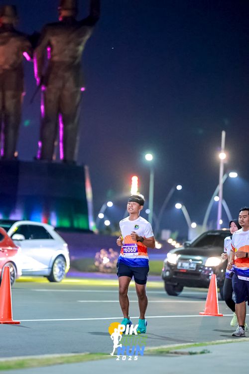 Race photo from PIK NITE RUN 2025