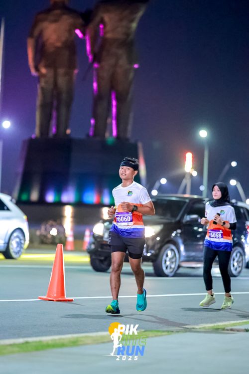 Race photo from PIK NITE RUN 2025