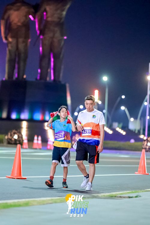 Race photo from PIK NITE RUN 2025
