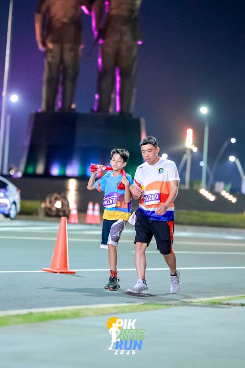 Race photo from PIK NITE RUN 2025
