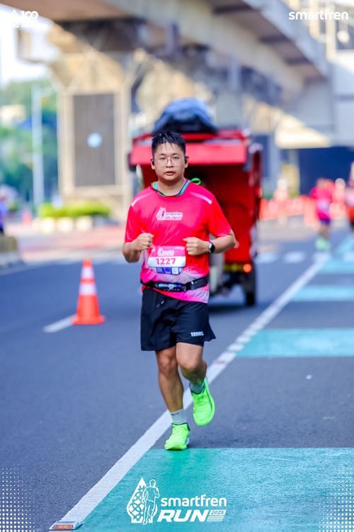 Race photo from Smartfren Run 2025 