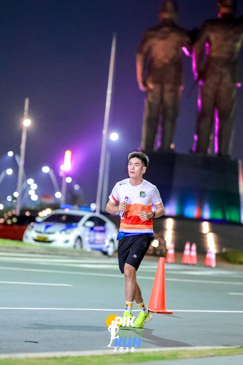 Race photo from PIK NITE RUN 2025