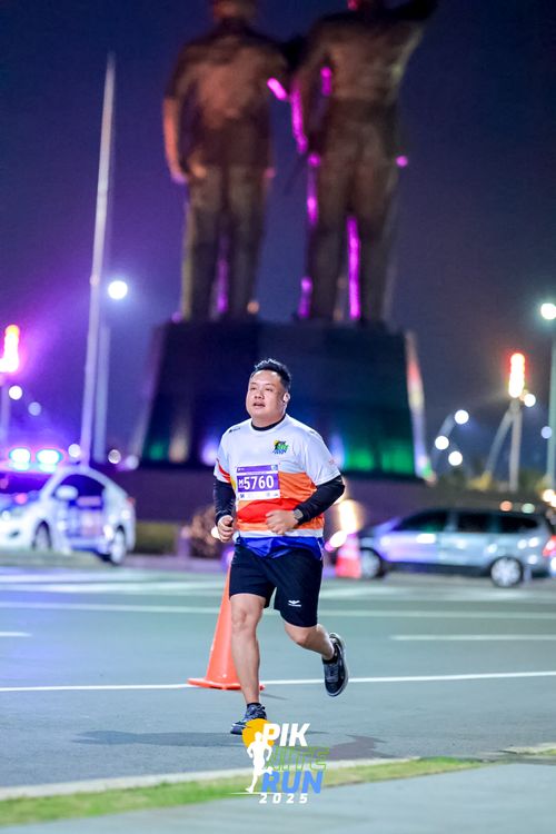 Race photo from PIK NITE RUN 2025